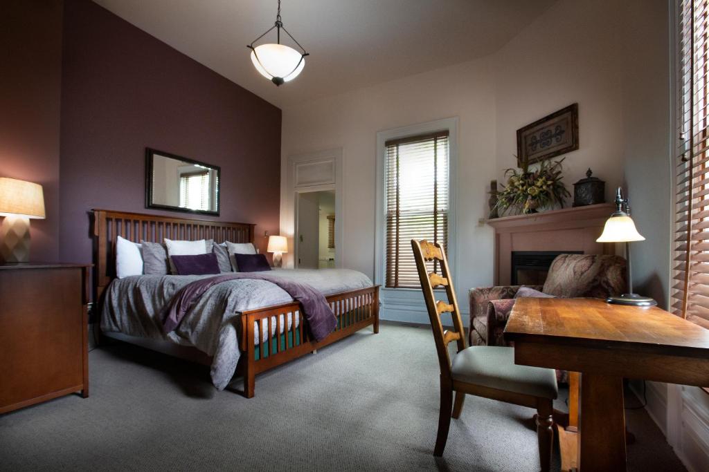 Grant Street Inn - Bloomington - King Room - Non-Smoking