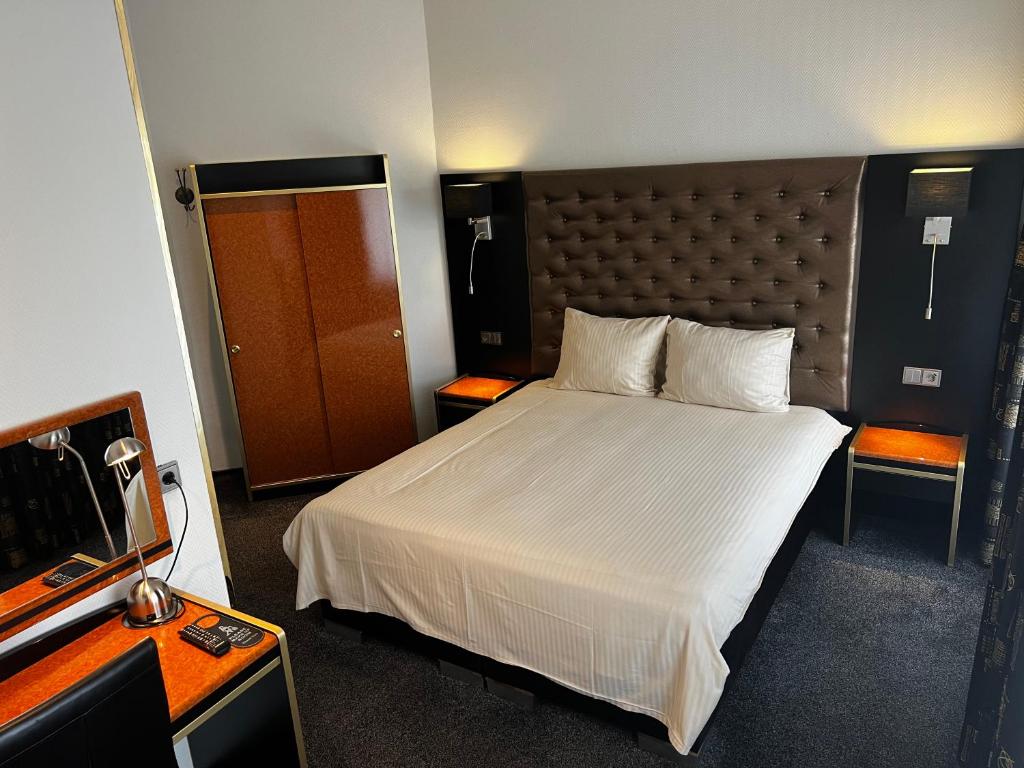 Postel nebo postele na pokoji v ubytování Hotel Le Beau Rivage