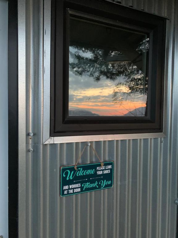 Východ nebo západ slunce při pohledu z luxury tent nebo okolí