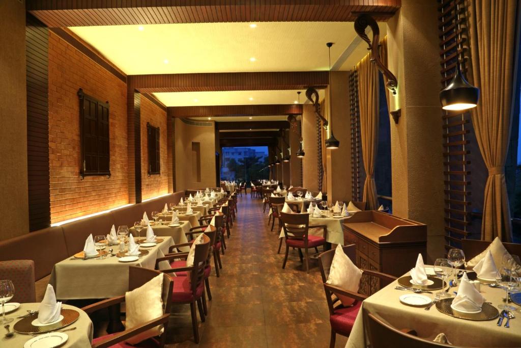 Restaurace v ubytování Fortune Select SG Highway, Ahmedabad - Member ITC Hotels' Group