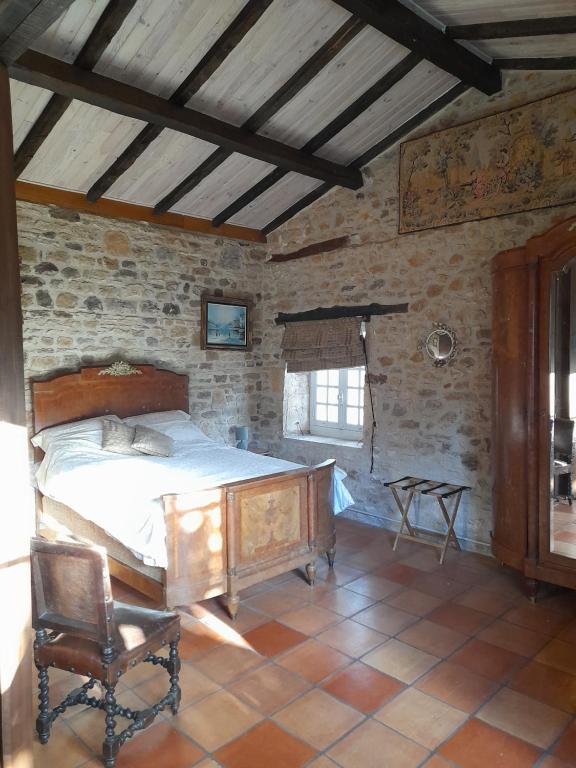 Zdjęcie z galerii obiektu La petite maison bleue avec piscine w mieście Loubejac