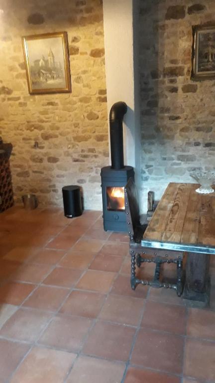 Zdjęcie z galerii obiektu La petite maison bleue avec piscine w mieście Loubejac