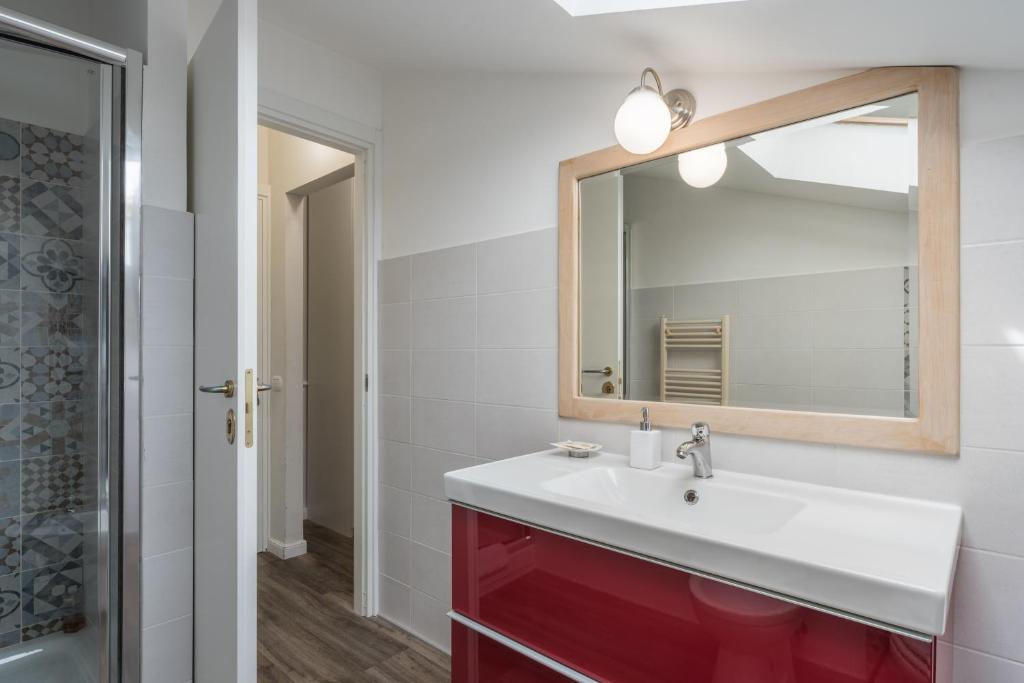 a bathroom with a red sink and a mirror at B&B L'Ulivo Fiumicino in Fiumicino