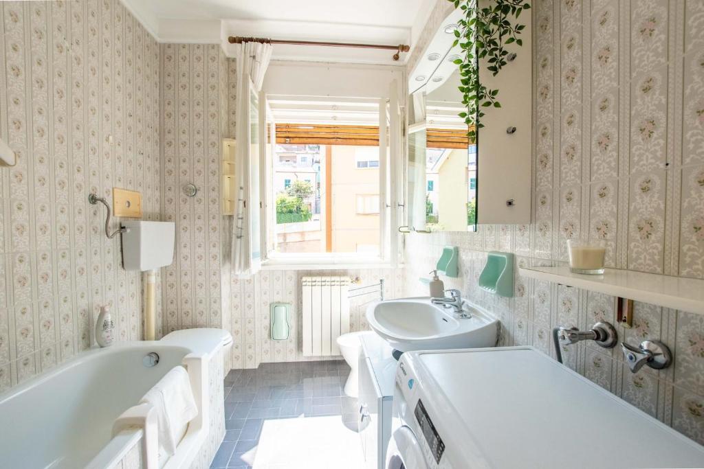 Kúpeľňa v ubytovaní FREE PARKING -6 posti letto e Terrazzo vista mare