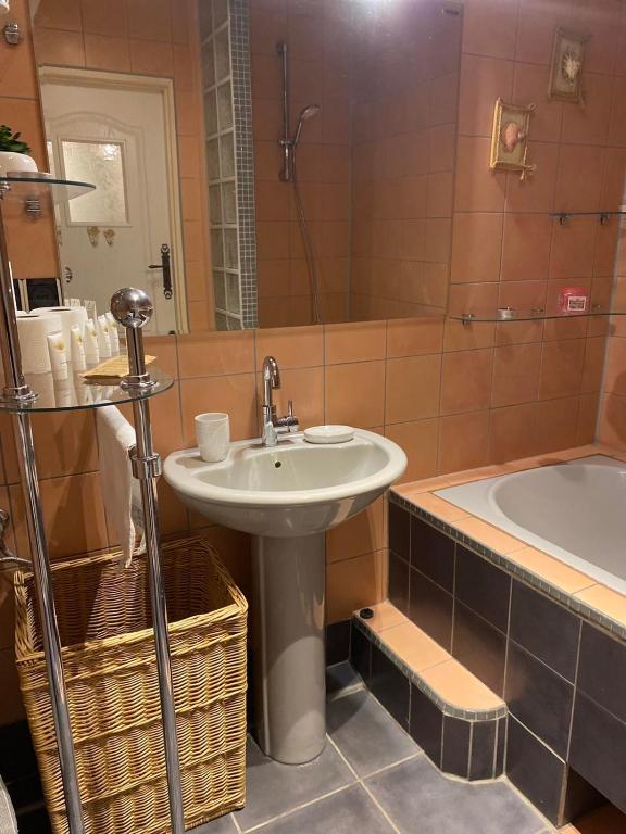 Kúpeľňa v ubytovaní ZAPUSTNA NOWA