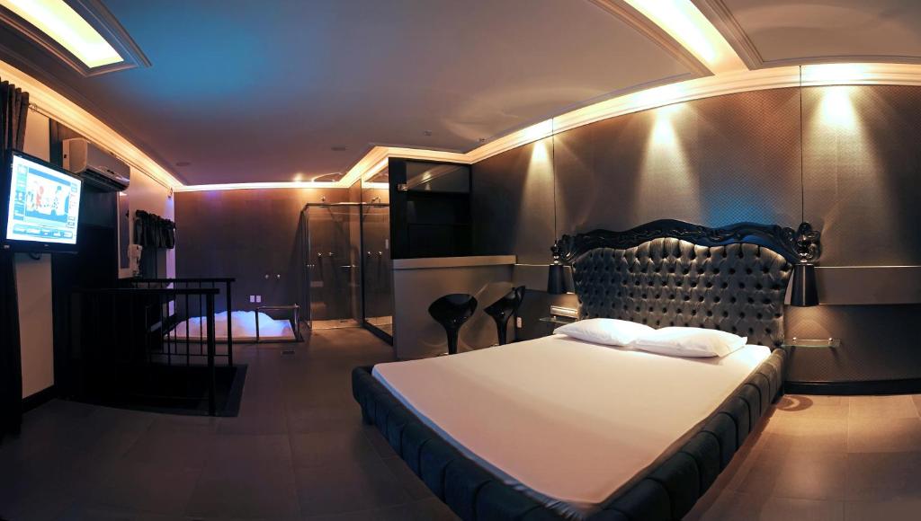 Postel nebo postele na pokoji v ubytování Gran Motel Dubai