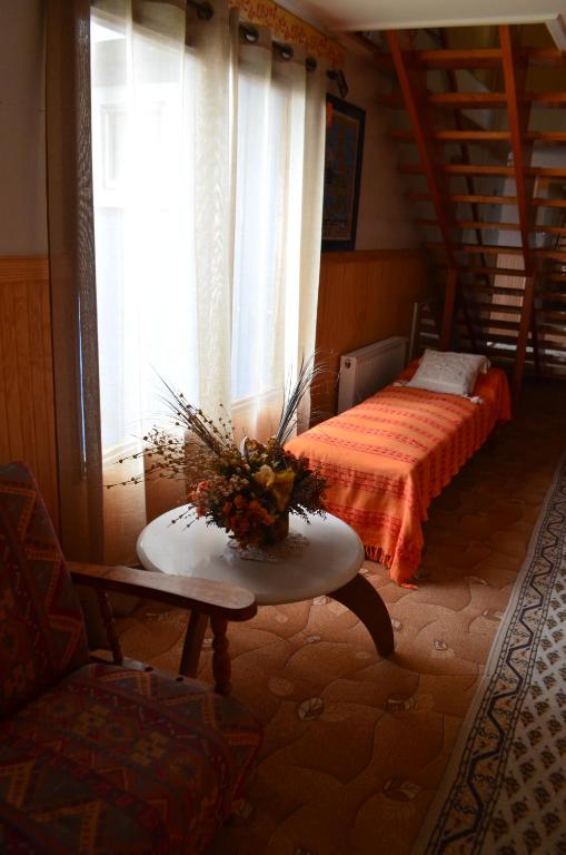Postel nebo postele na pokoji v ubytování Hostal Los Pinos
