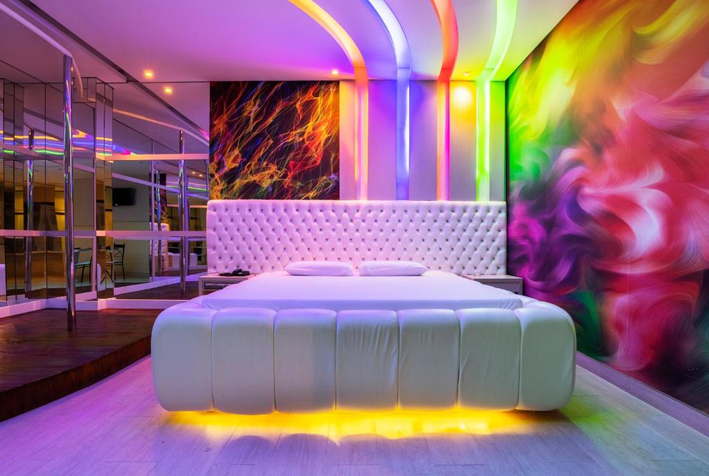 Postel nebo postele na pokoji v ubytování Gran Motel Dubai