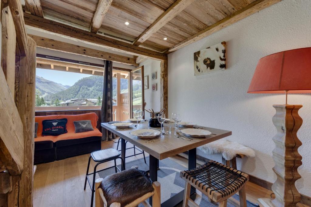 Posedenie v ubytovaní Appartement esprit chalet - splendide vue montagne à 180