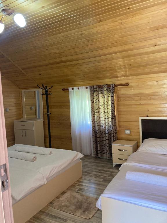 Postel nebo postele na pokoji v ubytování Bujtina Arturi