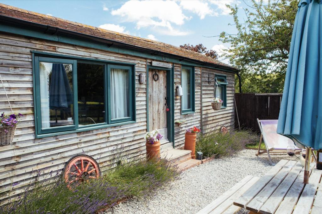 Truly Kentish Holiday Lets - Standard Apartment