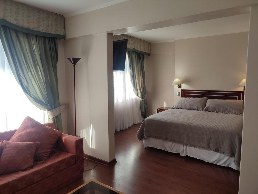 Postel nebo postele na pokoji v ubytování Hotel Francisco De Aguirre