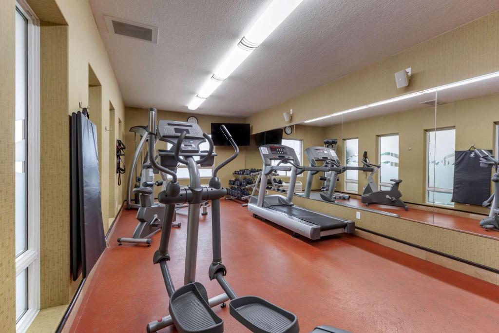 Fitness centrum a/nebo fitness zařízení v ubytování Best Western Plus The Inn at St Albert