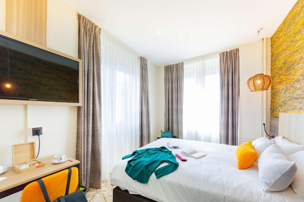 Postel nebo postele na pokoji v ubytování Best Western Mulhouse Salvator Centre