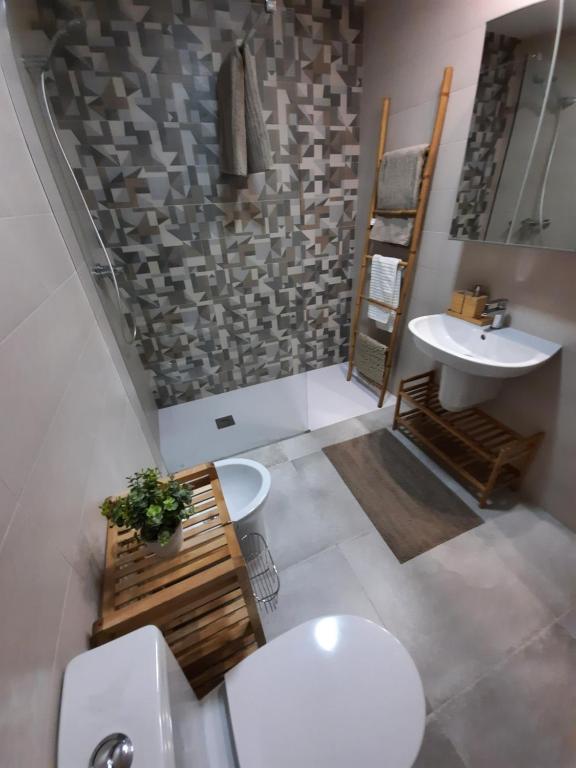 Kúpeľňa v ubytovaní Apartment in Xeresa del Monte, Sea, Mountain,terrace, pools