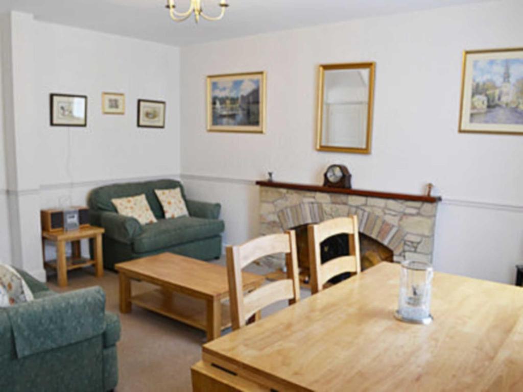 Tweed Cottage in Alnwick, Northumberland, England