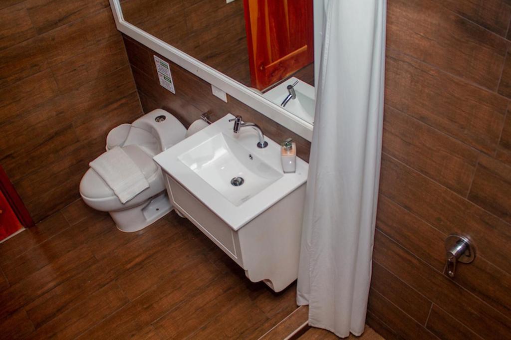Koupelna v ubytování Galápagos Isabela Hotel Loja