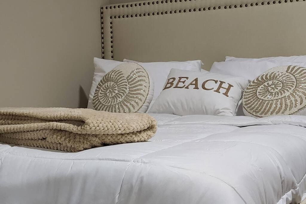 Lux Stay Vacation in style fully furnished unit with rental car