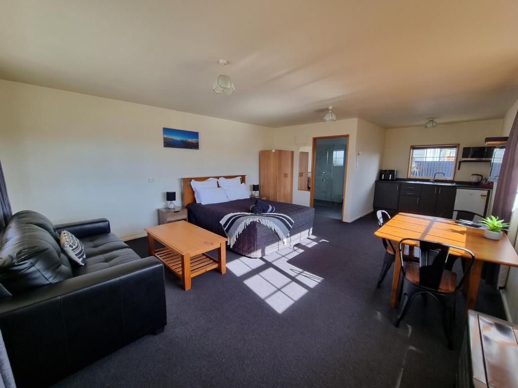 Posezení v ubytování Colonial Motel