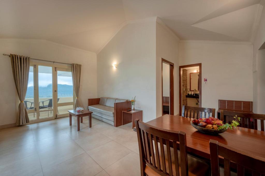 Sterling Ooty Fern Hill - Valley View Privilege Suite With Balcony