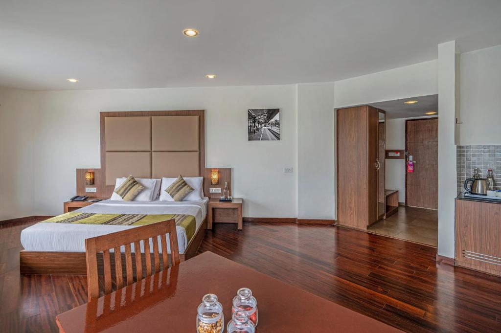 Sterling Ooty Fern Hill - Valley View Premier Room