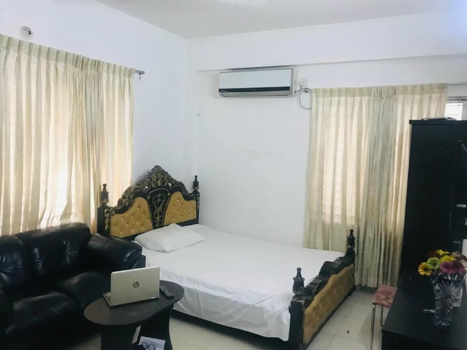 Couple Friendly Private Room Basundhara Dhaka - Housity