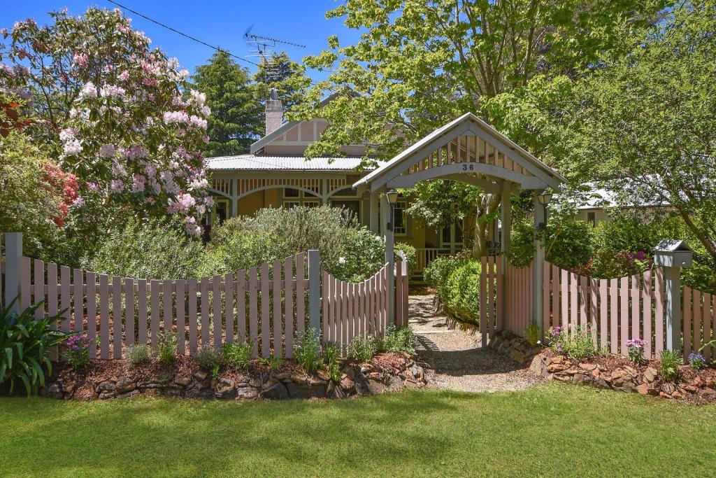 MapleWood House, Leura (updated prices 2024)