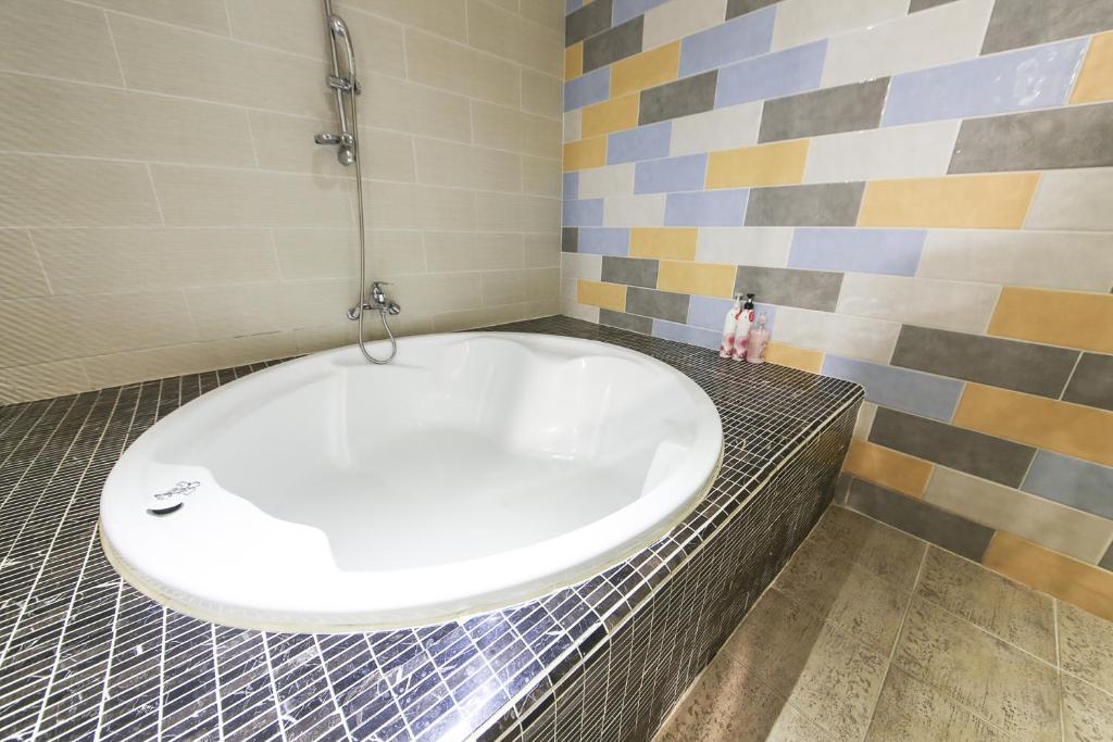 Central Hotel - Deluxe Twin Room