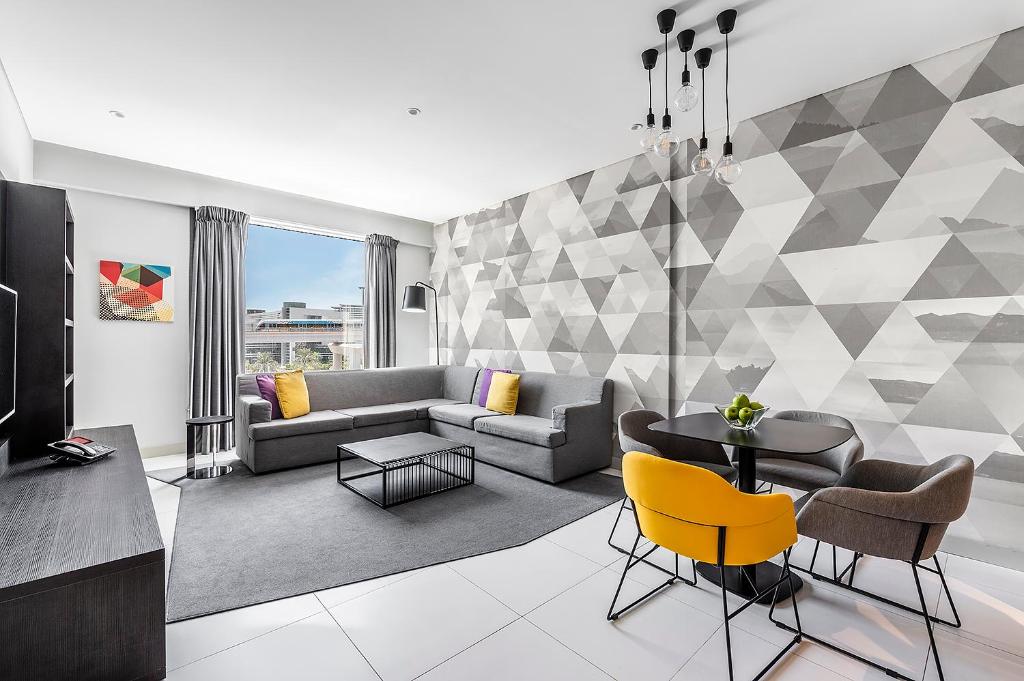 Posezení v ubytování Studio M Arabian Plaza Hotel & Hotel Apartments