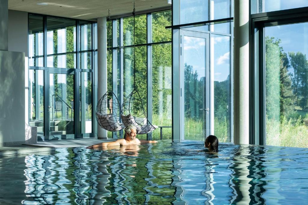 Bazén v ubytování Hotel Breitenburg nebo v jeho okolí