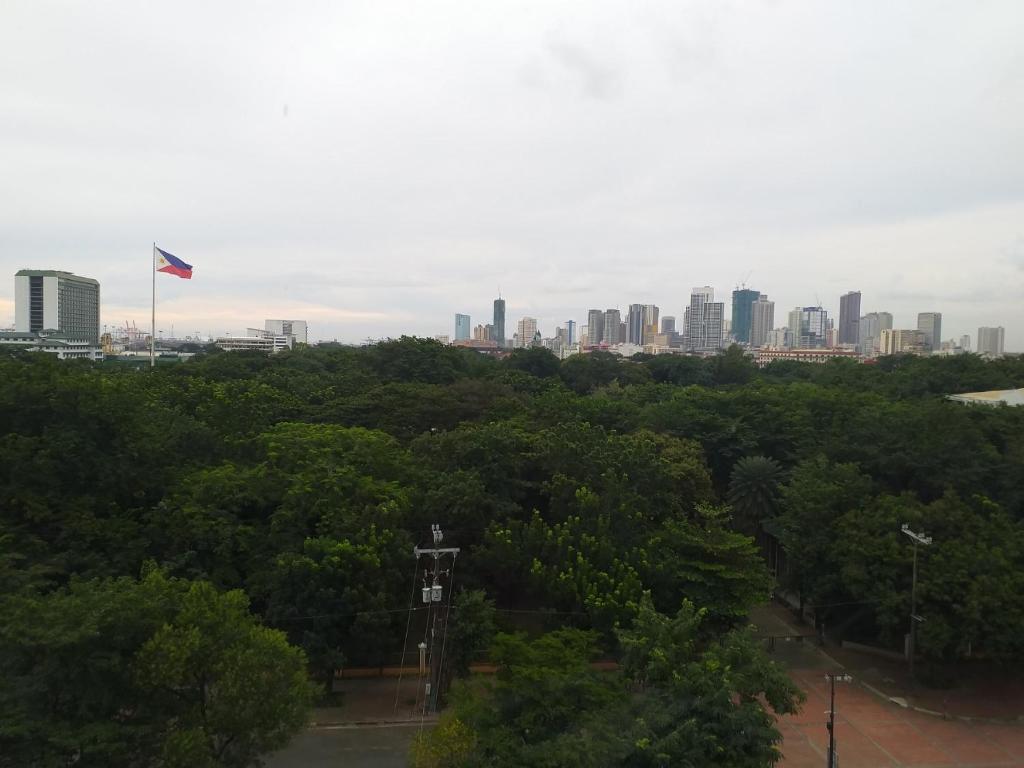 Nespecifikovaný výhled na destinaci Manila nebo výhled na město při pohledu z hostelu