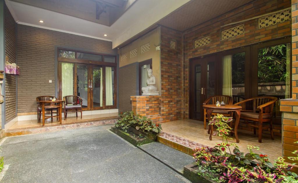 Patio nebo venkovní prostory v ubytování Sulendra Jungle Suites Ubud View by EPS