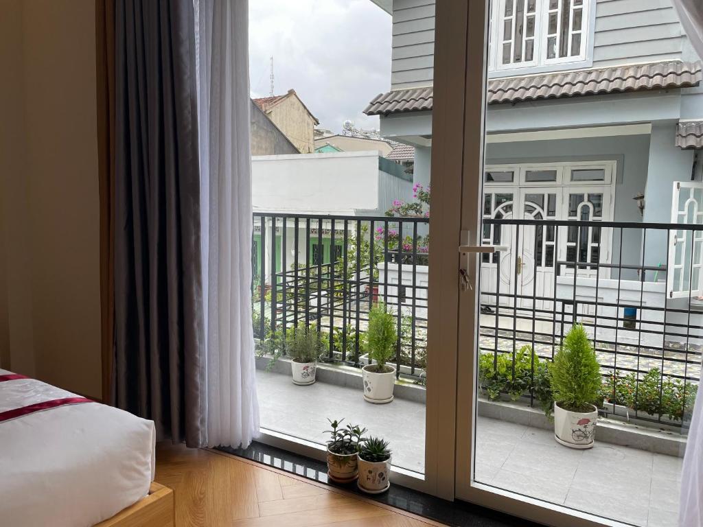 Ban công/sân hiên tại Feliz Dalat Homestay
