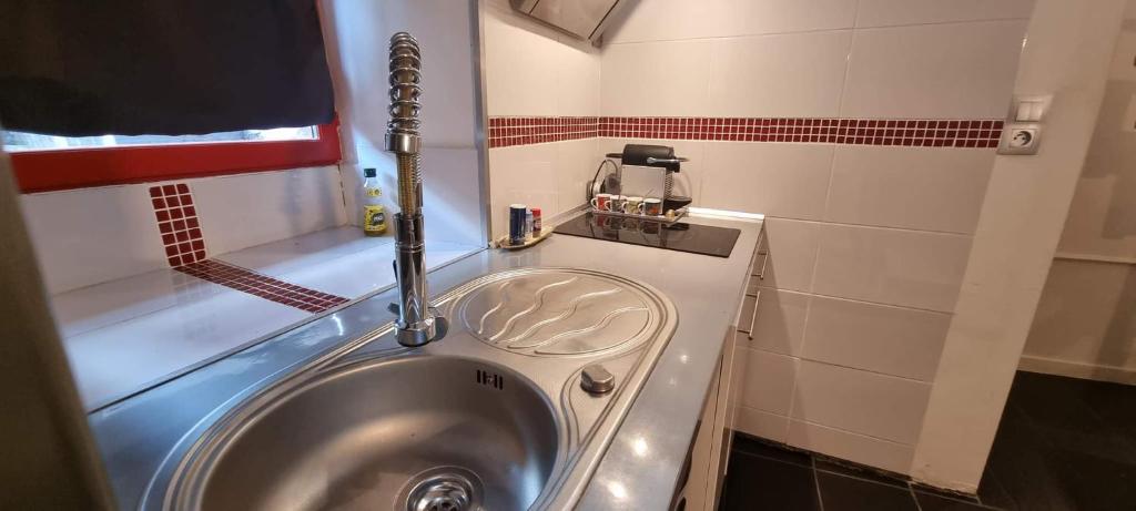 Koupelna v ubytování Gîte maisonnette- Et à côté coule une rivière