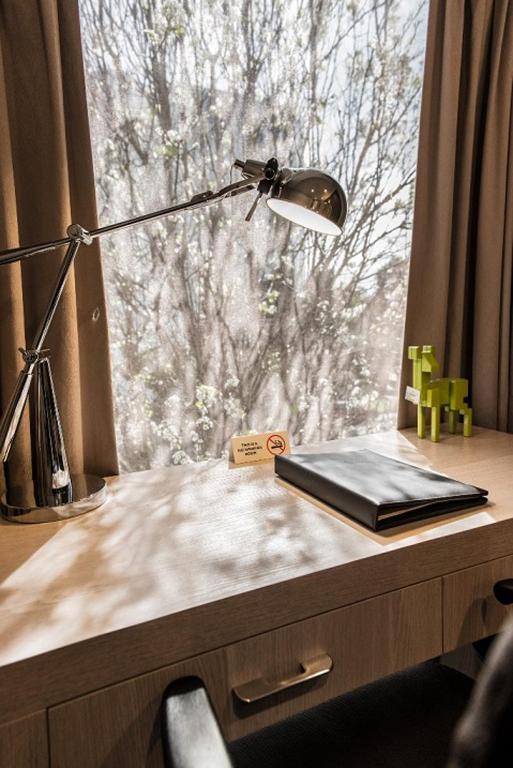 The Waverley International Hotel - Premium King Room