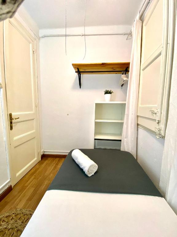 Alani Montjuic - Single Room
