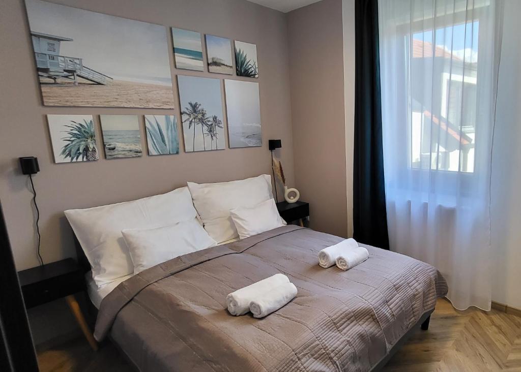 Postel nebo postele na pokoji v ubytování Dotis Apartman Tata