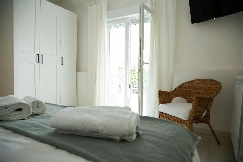 A bed or beds in a room at Preciosa casa con jardín "Casa Gastón"