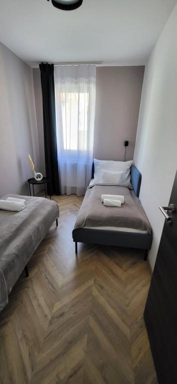 Postel nebo postele na pokoji v ubytování Dotis Apartman Tata