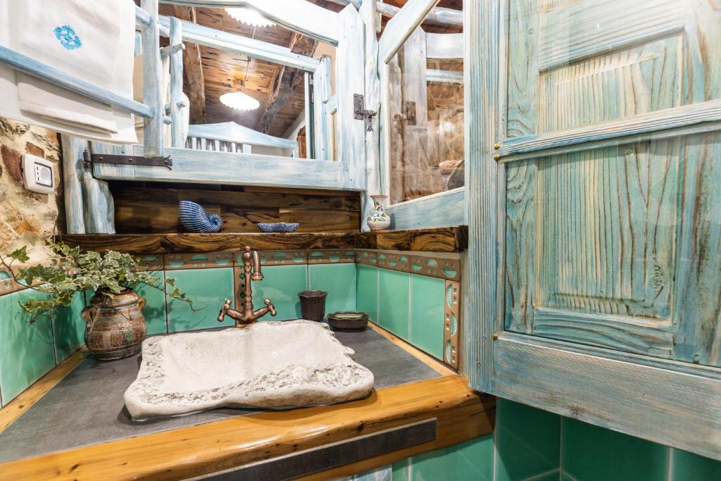 Fotografie z fotogalerie ubytování Sa dommu de su maistru 'e linna _SA SCANCìA_ v destinaci Baunei