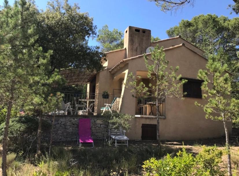 Vonkajšia záhrada v ubytovaní Villa au bord du Lac d'Esparron-de-Verdon
