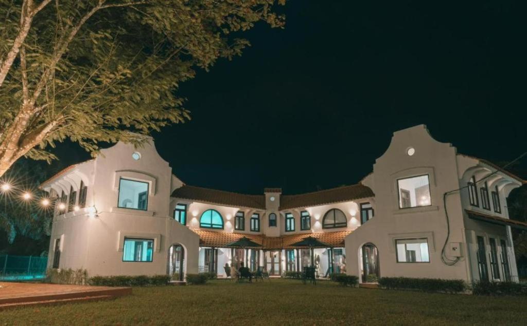 ein großes Haus wird nachts beleuchtet in der Unterkunft Holistay Forest Villa I 34 Pax I Gathering I Team Building I Wedding in Hulu Yam Baharu