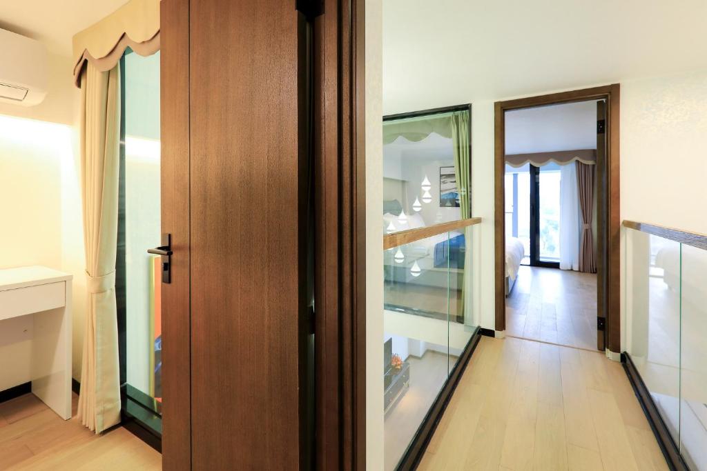 Postel nebo postele na pokoji v ubytování Shenzhen Fashion LOFT Apartment