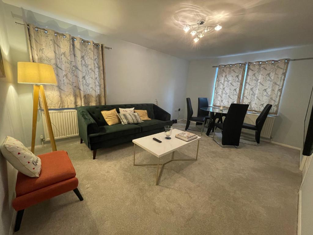 2 bedroom apartment near Southfields, London (updated prices 2024)