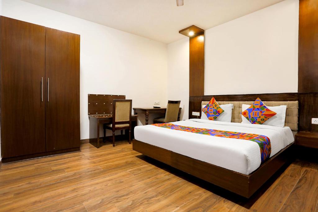 Postel nebo postele na pokoji v ubytování FabHotel Heaven In