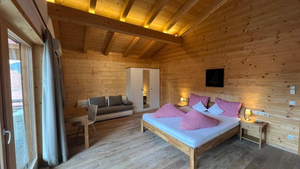 Mountain Inn Chalets & Apartments - Grand Chalet De Cuatro Habitaciones