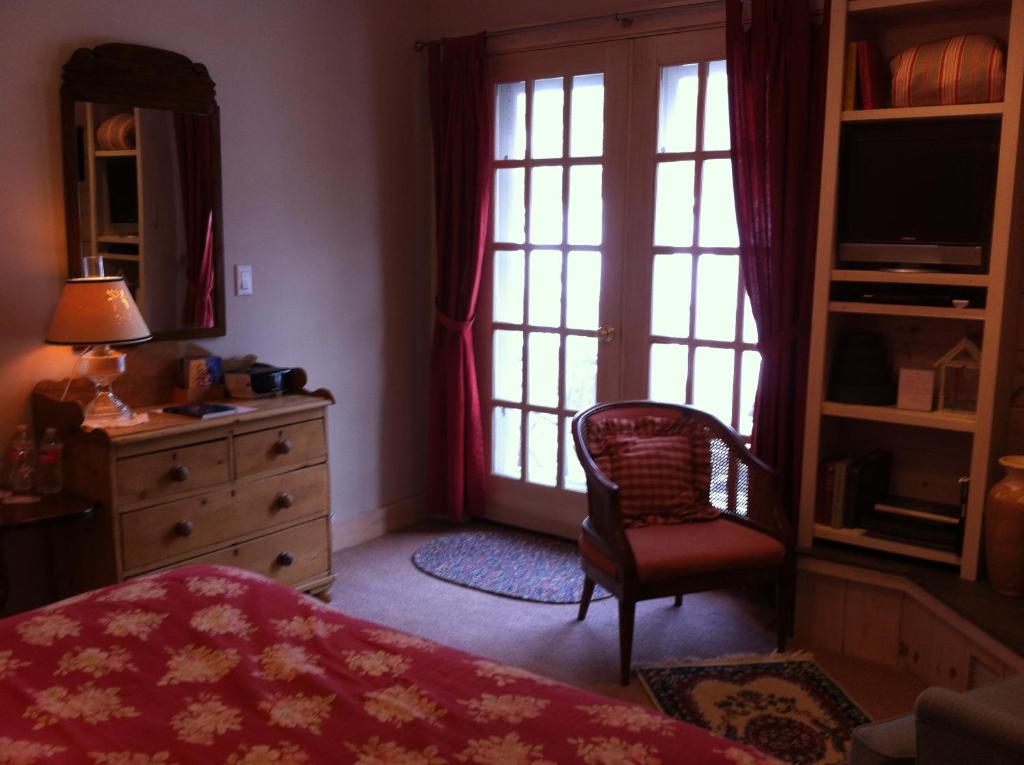 Deerhill Inn - Queen Room Met Spa -bad