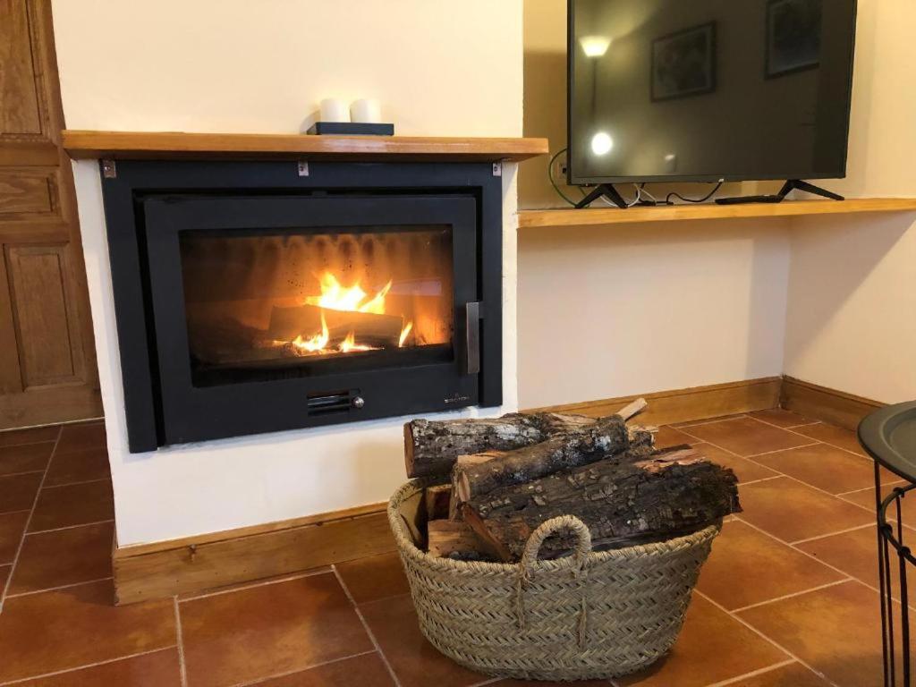 TV a/nebo společenská místnost v ubytování Alojamiento Rural El Molino de Butrera