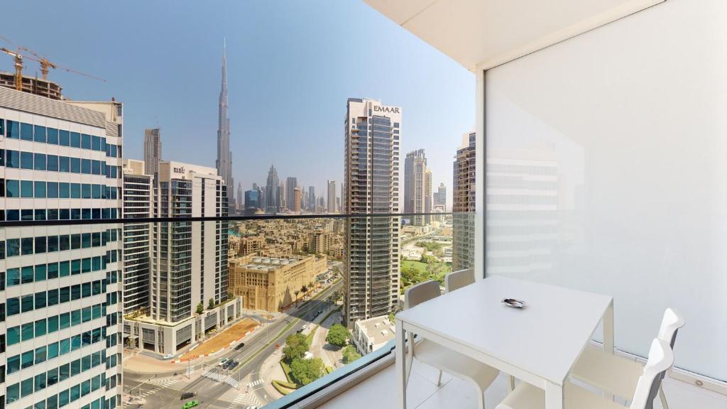 Nespecifikovaný výhled na destinaci Dubaj nebo výhled na město při pohledu z apartmánu