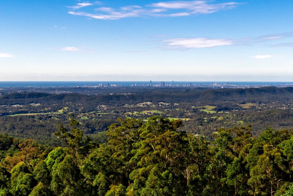 vista sulla città dalla parte superiore di Beautiful Home with Breath-taking Views Mt Tamborine a Eagle Heights